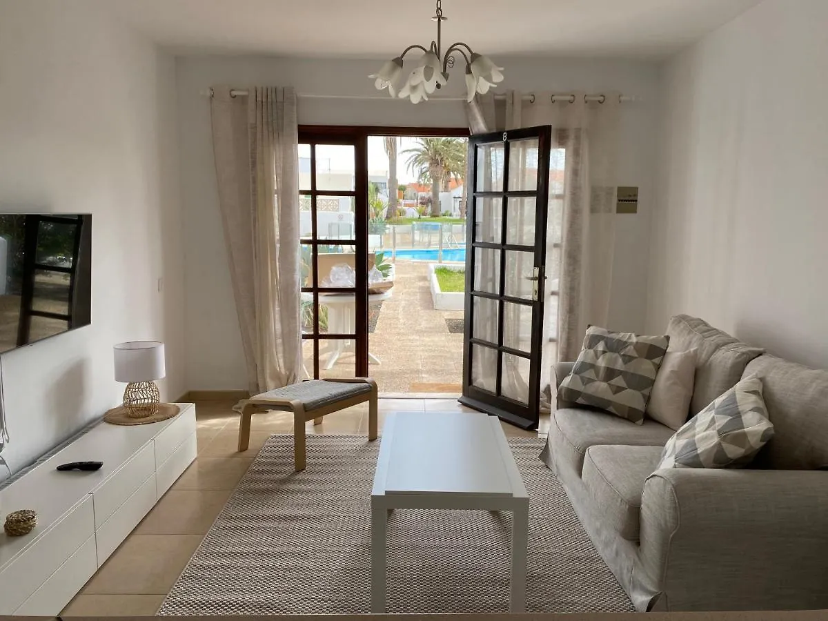 アパート Estrella Del Mar 8. 1 Bedroom Villa With Pool And Gardens 300 Metres From The Beach コラレホ スペイン